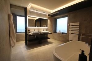 Bathroom 1 with bubbling bath and shower
