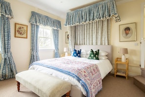 The Garden House Master Bedroom - StayCotswold