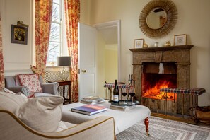 The Garden House Sitting Room - StayCotswold