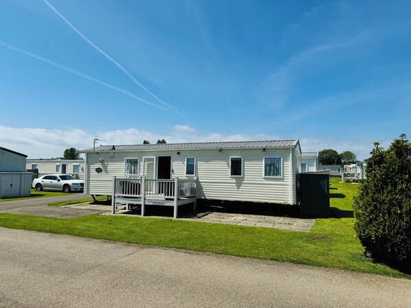 Spacious holiday home with private decking, green surroundings & on-site parking—perfect for a Skegness seaside getaway.