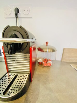 Kaffee und/oder Kaffeemaschine