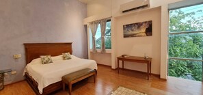 Principal bedroom with king size bed 