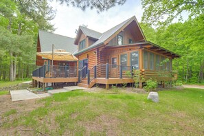 Cabin Exterior | Deck | Private Yard