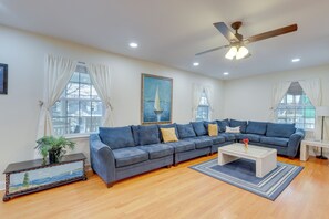 Living Room | 1st Floor | Central Heating & A/C | Free WiFi | Smart TV