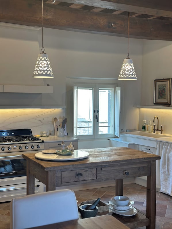 Kitchen- Oven, full fridge, gas stove top, dishwasher and washing machine.