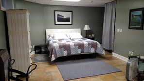 Lower Unit - King bed