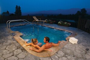 Huge outdoor Hot Tub Open Year Round