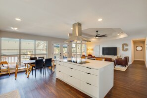Kitchen/Dining Area | Dishware/Flatware | Lake Views