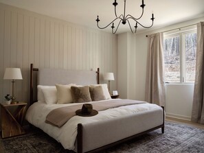 First floor King bedroom