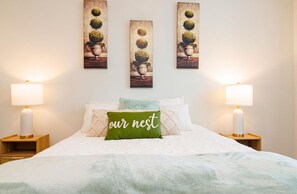 Cozy queen size bedroom!