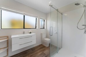 Family bathroom upstairs