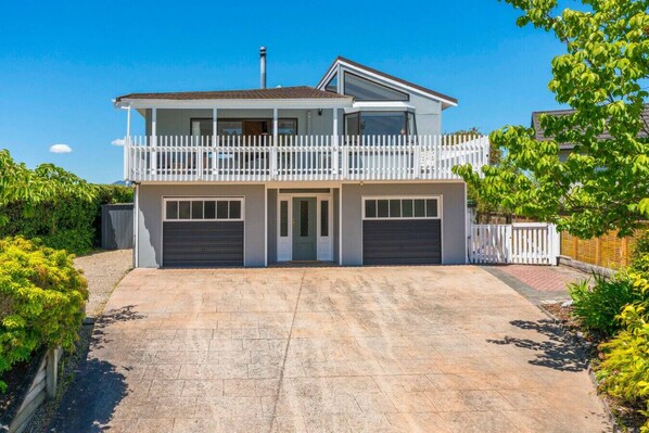 Entrance to front of house