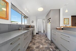 Full kitchen with Gas cooker and dishwasher