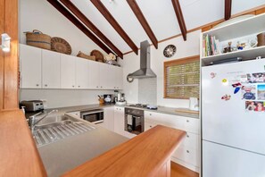 Full kitchen
