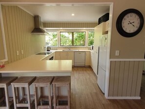Full kitchen