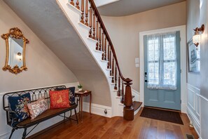 Front entry staircase 