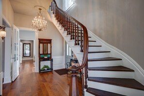 Front entry staircase 