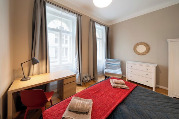 Bedroom with large double bed 180 x 200 cm and folding single bed 90 x 200 cm. Work desk and wardrobe.