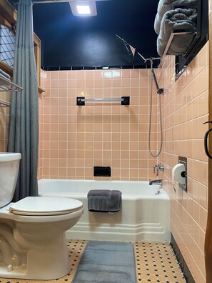 Vintage 1950’s bathroom