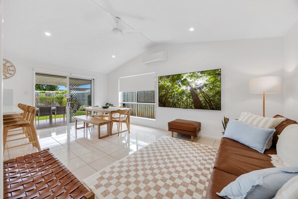 Dining Area/Living Area 2