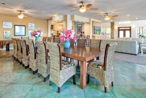 Elegant Dining Area Perfect for Group Dinners