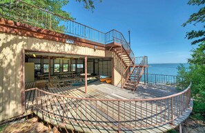 Private Boathouse and Kayaks (free to borrow during your stay)