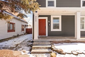 Charming Entrance: Bright red door welcomes you to unforgettable Indianapolis adventures!