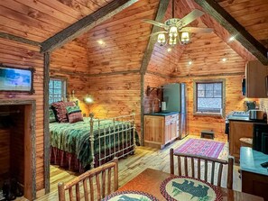 Knotty Pine and Poplar Wood Interior