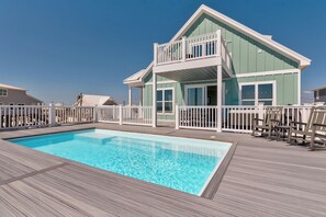 47 Pool deck 
