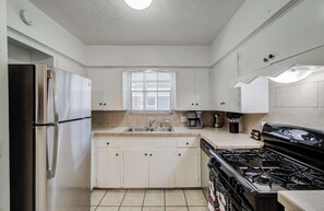 Whether you’re looking to whip up some of your go-to recipes or simply unpack take-out, this fully equipped kitchen is here at your service!