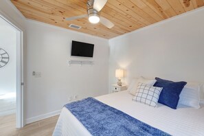 Guest bedroom #1