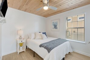 Guest bedroom #1
