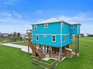Small fenced area perfect for your furry friend.
