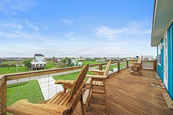 Upper Deck - Beach & Bay Views