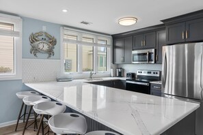 Kitchen breakfast bar seats 5