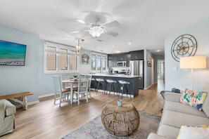 Dining area seats 4