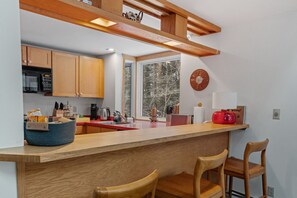 Modern kitchen with everything you need.