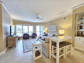 Living Area with Desk at 4402 Windsor Court North