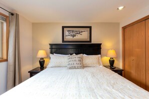 Primary Bedroom - Main Level