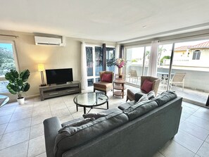Living room (1)