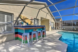 Enjoy the pool while sipping a drink at the Key West style bar 🍹🍹