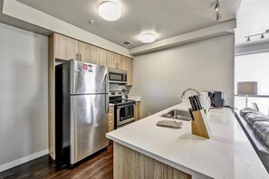 Marina Del Rey 2 Bedroom Kitchen