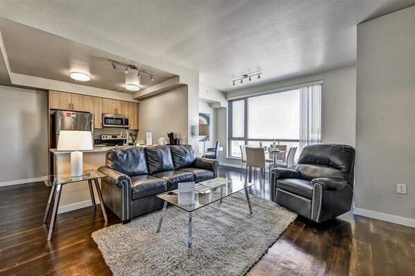 Marina Del Rey 2 Bedroom Living Room