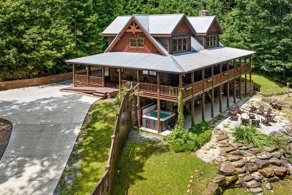 Welcome to Clear Creek Lodge!