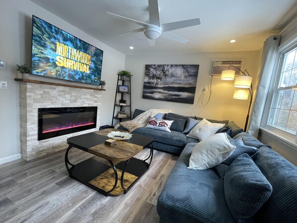 Nice comfy living area with plenty of seating for everyone. Enjoy the smart LCD HD TV and the faux fireplace