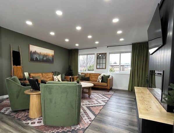 Your beautiful open concept living room with plenty of seating for 8+! 