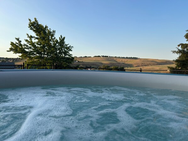 6 person Hot Tub