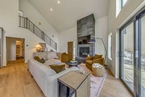 Living Room | 1st Floor | Smart TV | Gas Fireplace | Central A/C & Heating