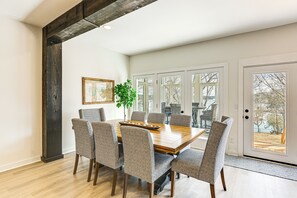 Dining Table | Dishware & Flatware