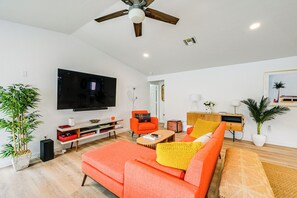 Living Room | Smart TV w/ Cable | Free WiFi | Central Heat & A/C